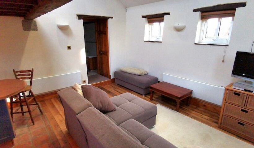 Country School Cottage Near Harwood