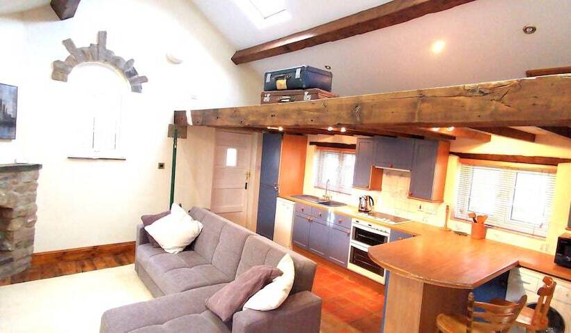 Country School Cottage Near Harwood