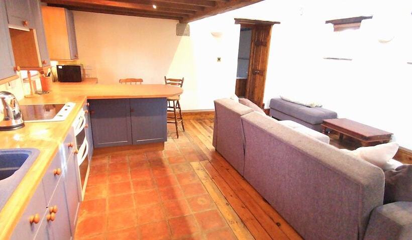 Country School Cottage Near Harwood