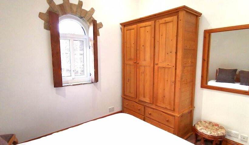 Country School Cottage Near Harwood