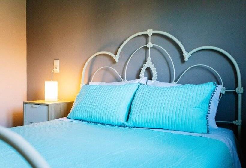 Elite Cottages   Adults Only