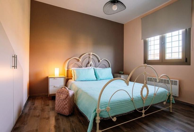 Elite Cottages   Adults Only