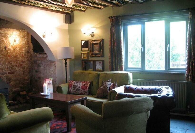 Oak Inn