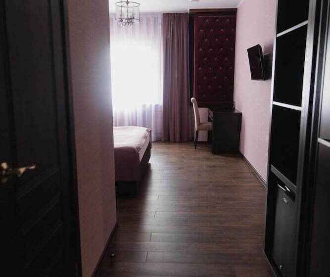 هتل Diamond Lugovaya