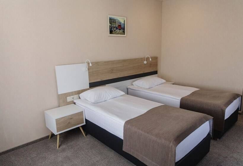 هتل Diamond Lugovaya