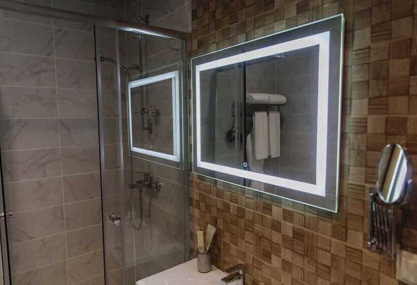 هتل Diamond Lugovaya