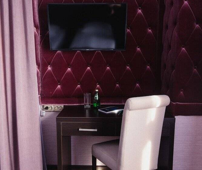 هتل Diamond Lugovaya