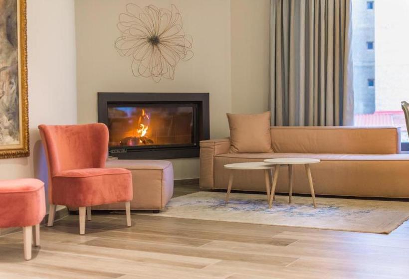 בית מלון כפרי Emerald Suites