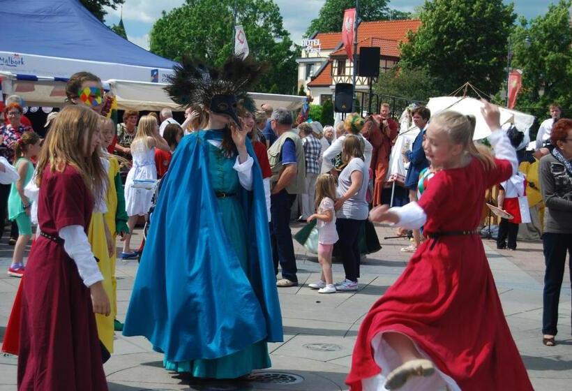 בית מלון כפרי Piast Przy Zamku