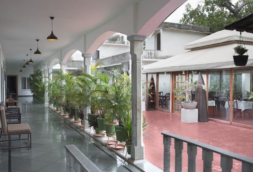 فندق Ranakpur Safari Resort