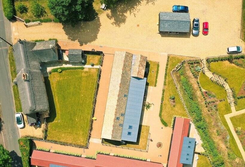 בית מלון כפרי The Yard @ Pringle Farm