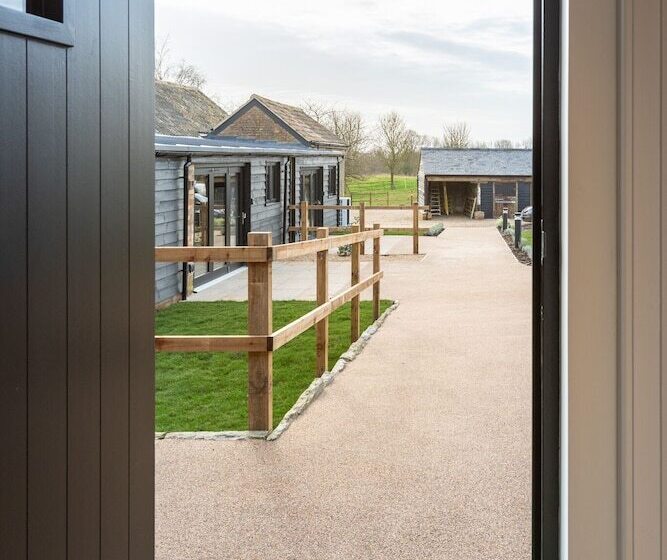 בית מלון כפרי The Yard @ Pringle Farm