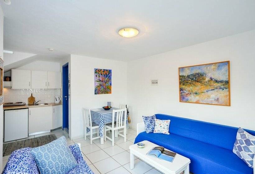 Marika Studios & Apartments