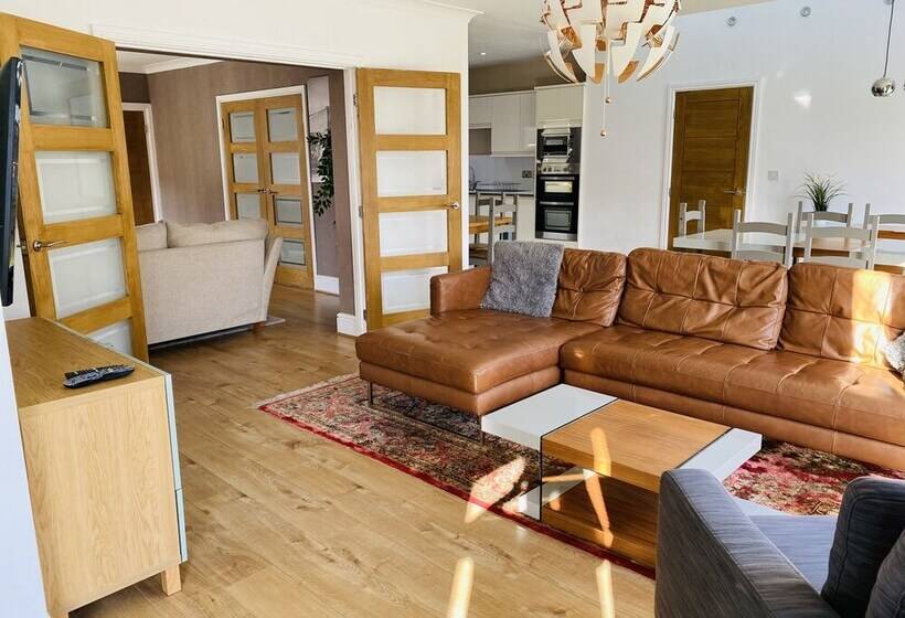 Mayors House Ideal For Groups & Business