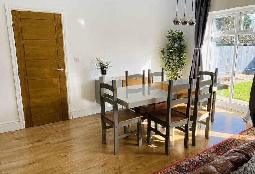 Mayors House Ideal For Groups & Business