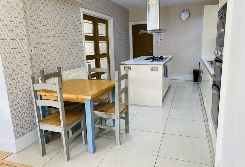 Mayors House Ideal For Groups & Business