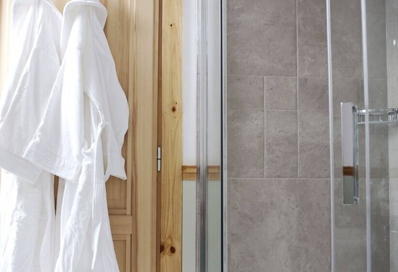 Netherton Farm Lodge