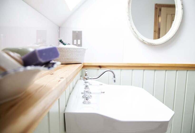 Netherton Farm Lodge