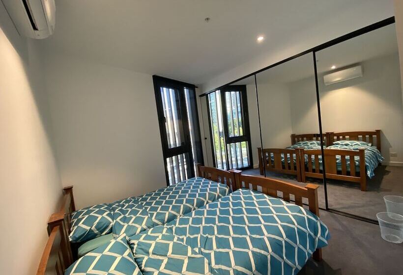 New Luxury 3bedroom Townhouse Cityview