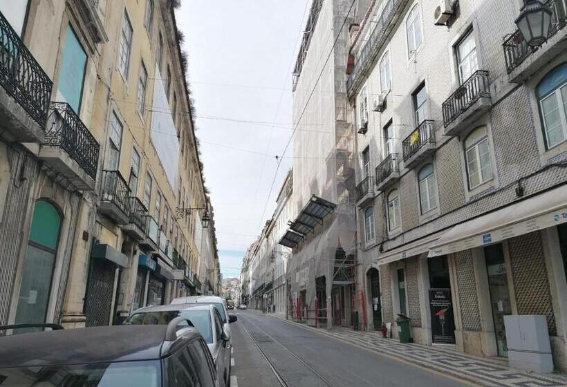 پانسیون Chiado Open World Hostel