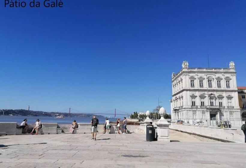 پانسیون Chiado Open World Hostel