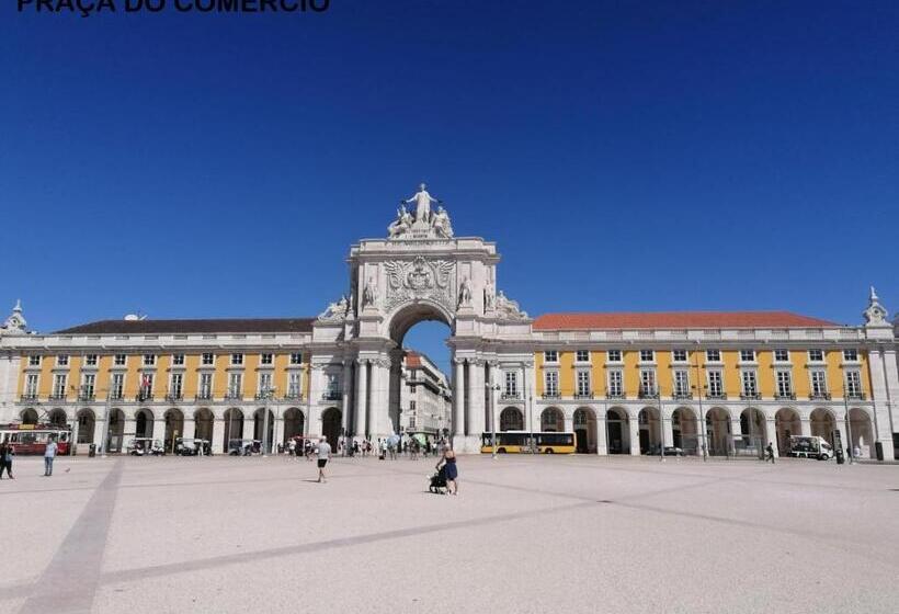 پانسیون Chiado Open World Hostel