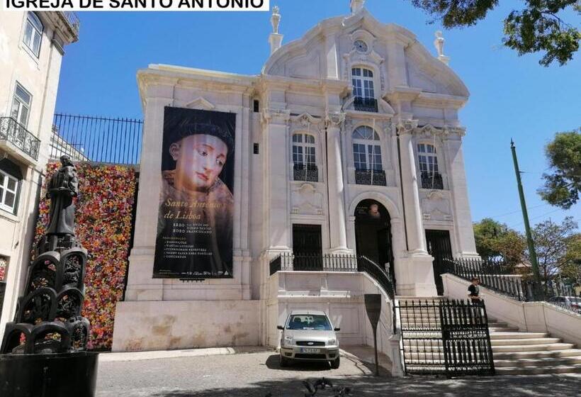 پانسیون Chiado Open World Hostel