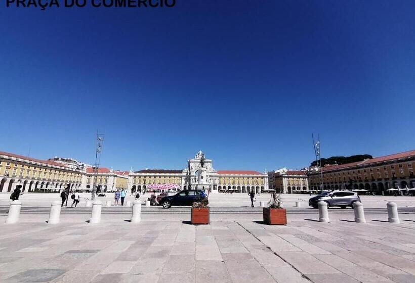 پانسیون Chiado Open World Hostel