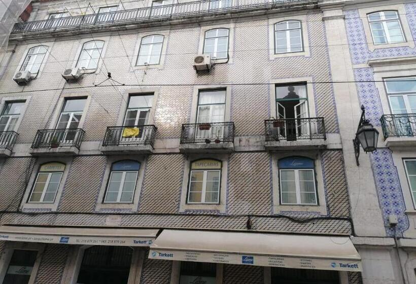 پانسیون Chiado Open World Hostel