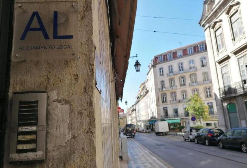 پانسیون Chiado Open World Hostel