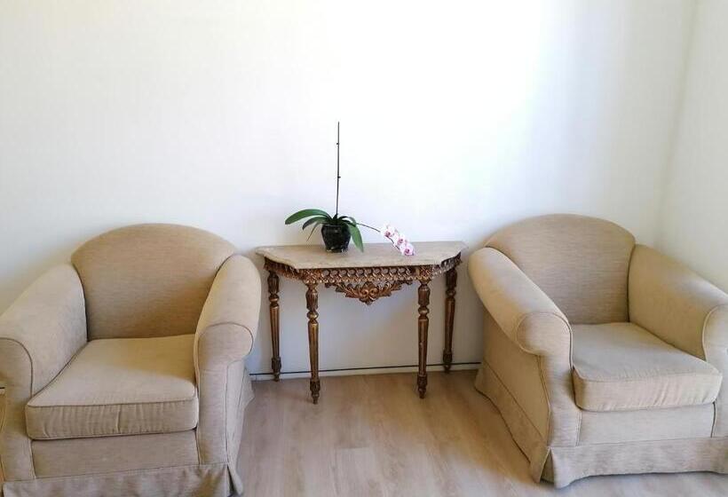 پانسیون Chiado Open World Hostel