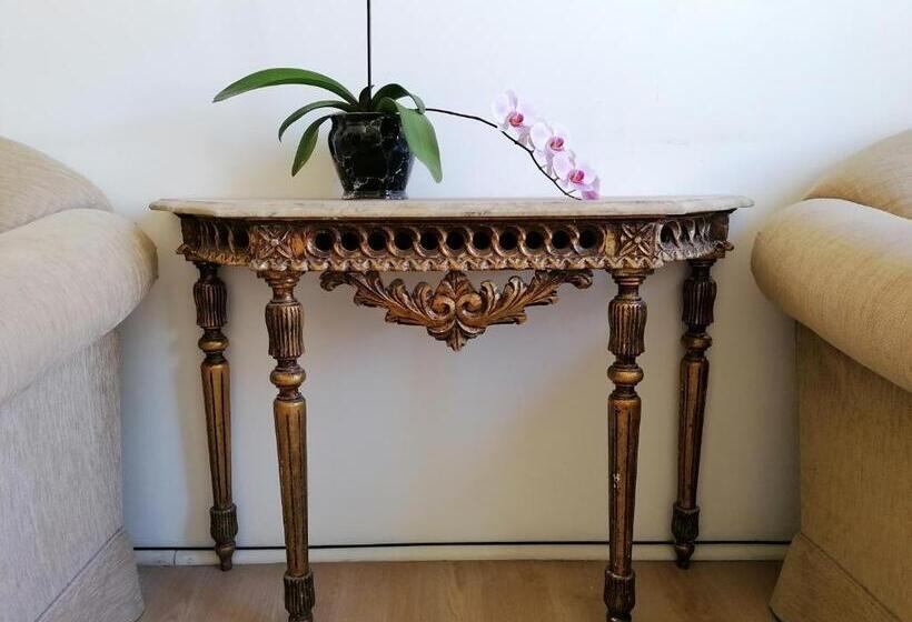 پانسیون Chiado Open World Hostel