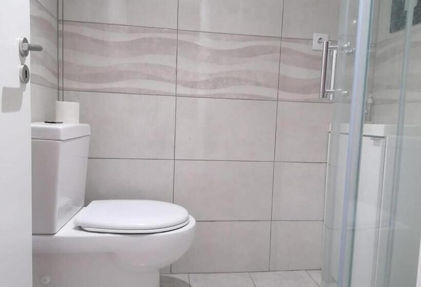 پانسیون Chiado Open World Hostel