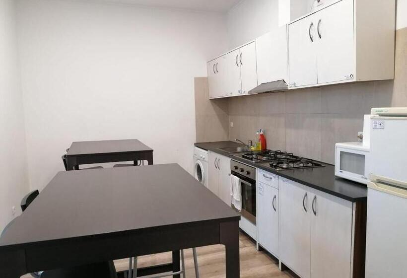 پانسیون Chiado Open World Hostel