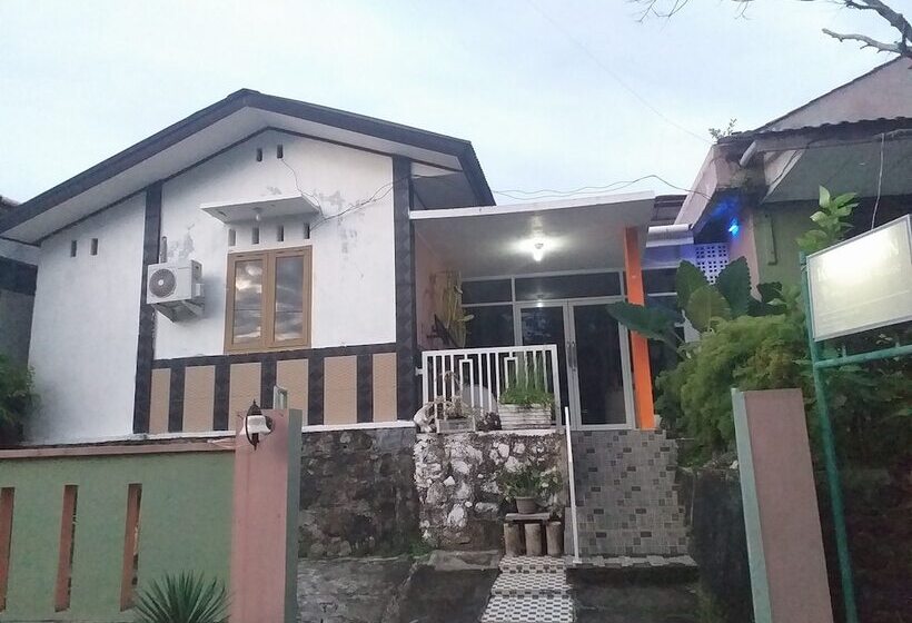 펜션 Kenangan Guest House