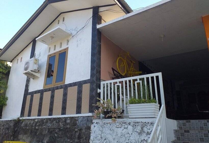 펜션 Kenangan Guest House