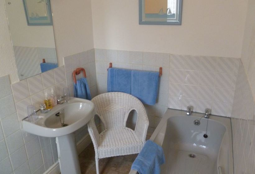 פנסיון Longhope Guest House