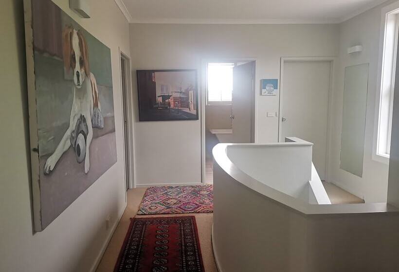 פנסיון Stylish Comfortable Central Artists Home