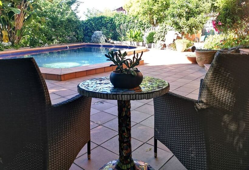 פנסיון Stylish Comfortable Central Artists Home