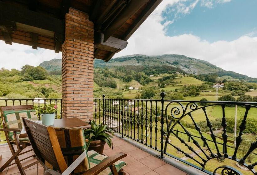 פנסיון Txanpardin