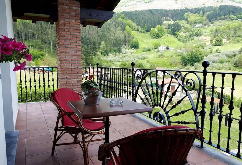 פנסיון Txanpardin