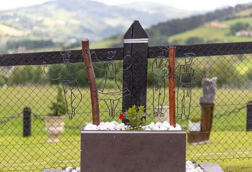 פנסיון Txanpardin