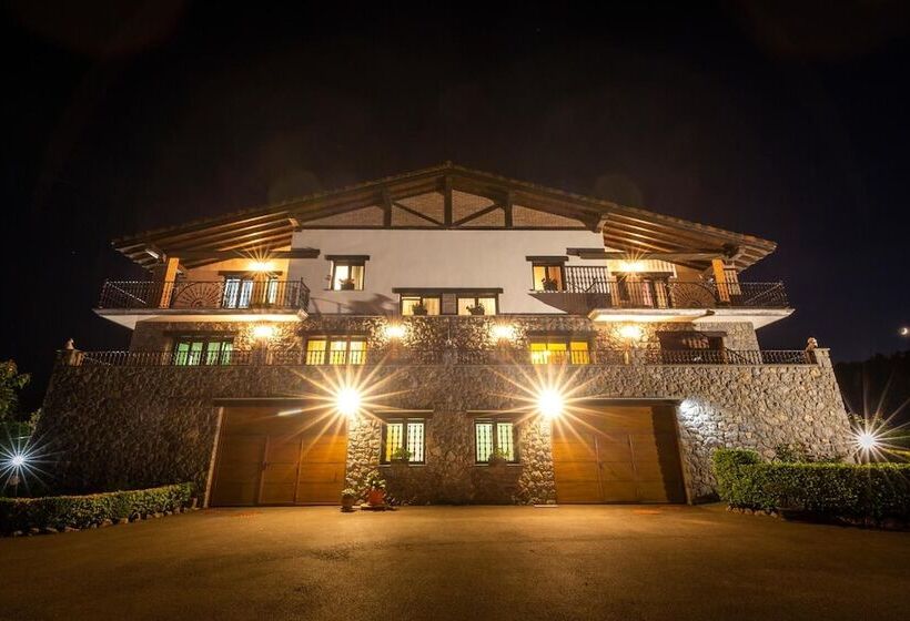 פנסיון Txanpardin