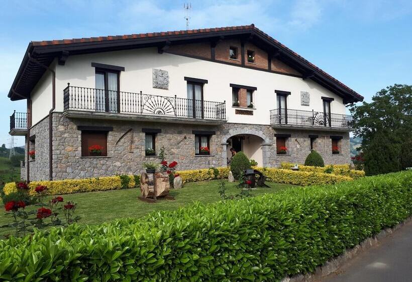 פנסיון Txanpardin