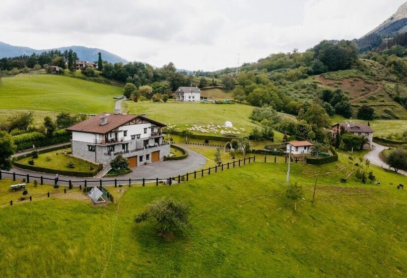 פנסיון Txanpardin