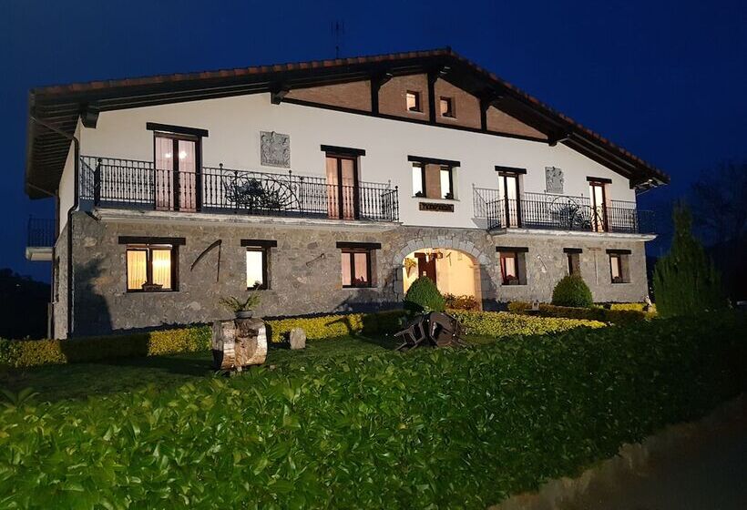 פנסיון Txanpardin