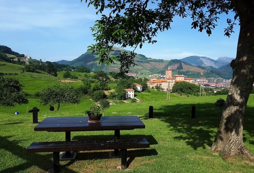 פנסיון Txanpardin