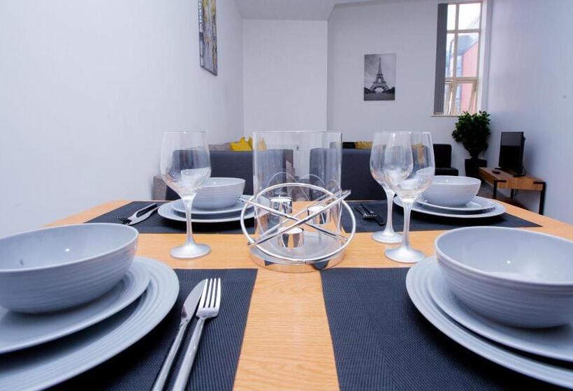 Spacious Urban City Apartment