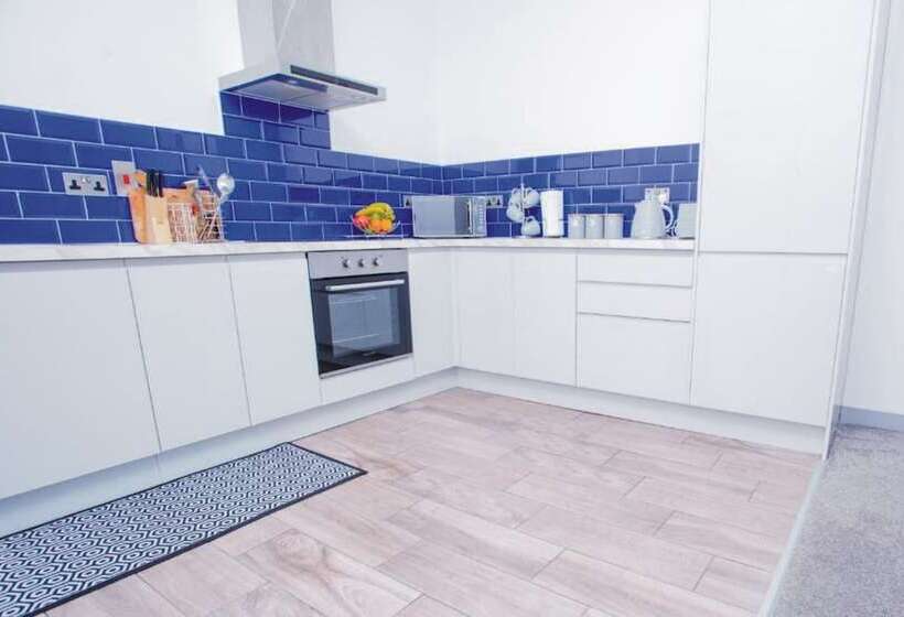 Spacious Urban City Apartment