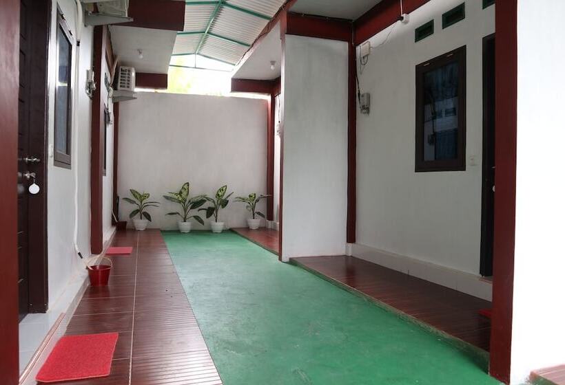 Spot On 1772 Hotel Penginapan Cemara Syariah